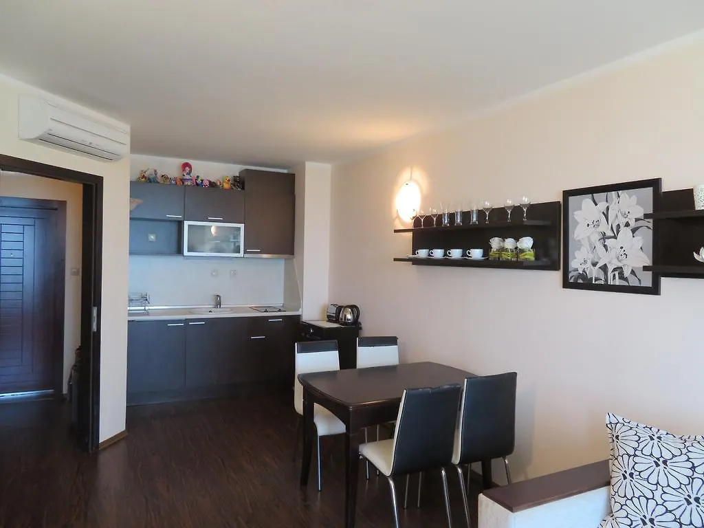 Apartments Sirena First Line - Апартаменти Сирена На Първа Линия Golden Sands Bulgaria